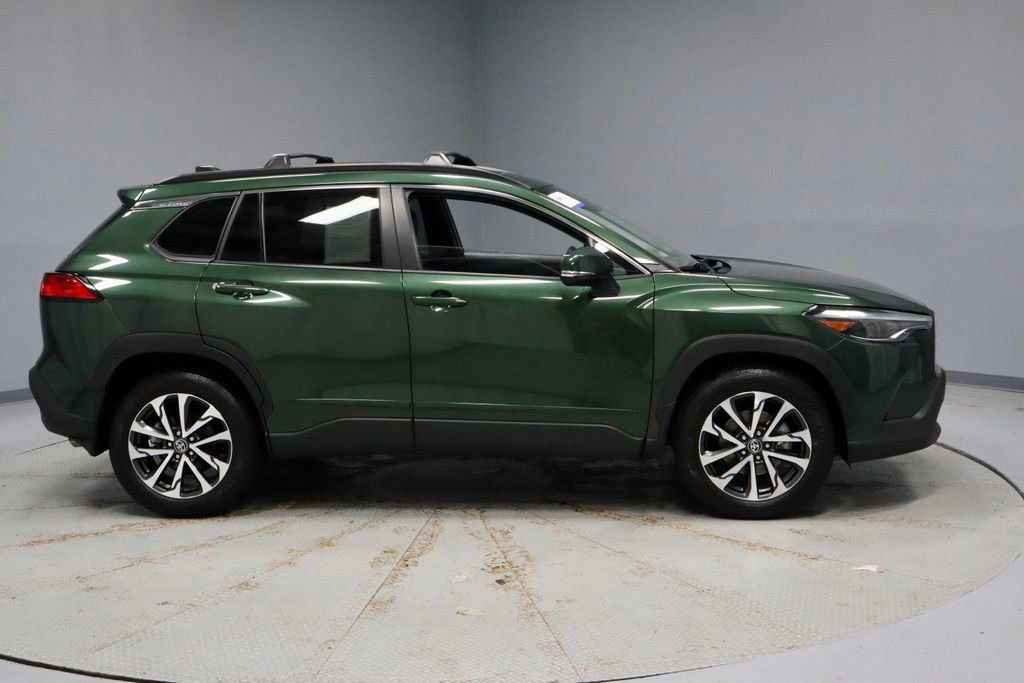 Used 2022 Toyota Corolla Cross XLE w/ Convenience Package AWD/4WD image 12