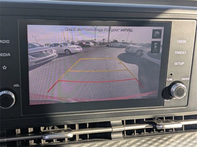 Used 2022 Kia Carnival LX image 17