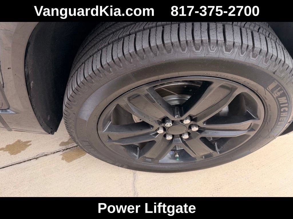 Used 2019 GMC Acadia Denali w/ Technology Package FWD image 11