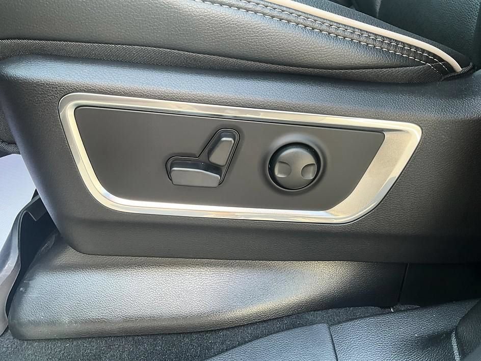 New 2026 RAM 1500 Laramie w/ Night Edition AWD/4WD image 16