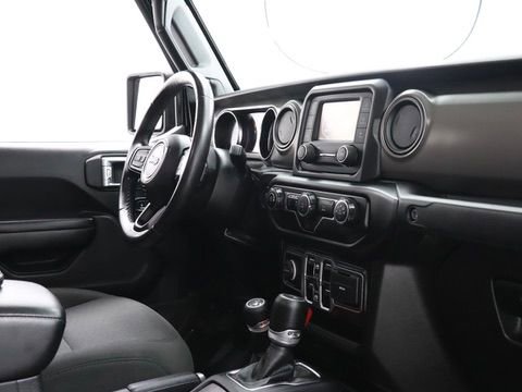 Used 2021 Jeep Gladiator Willys image 27