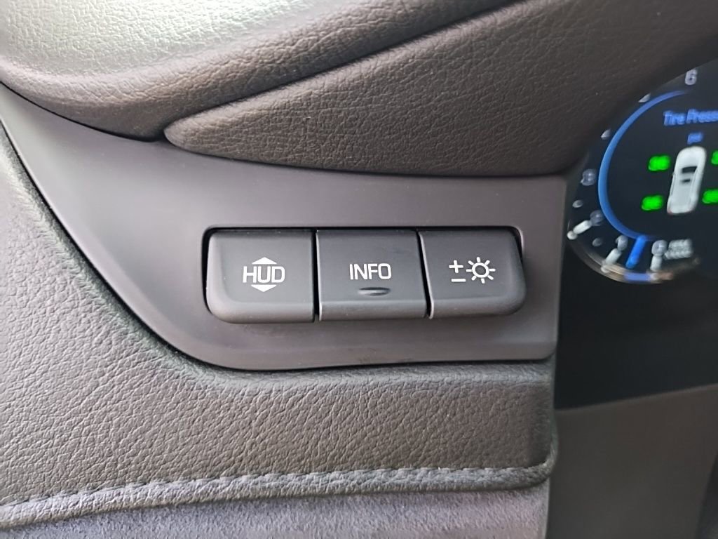 Used 2018 Cadillac Escalade ESV Premium Luxury AWD/4WD image 26