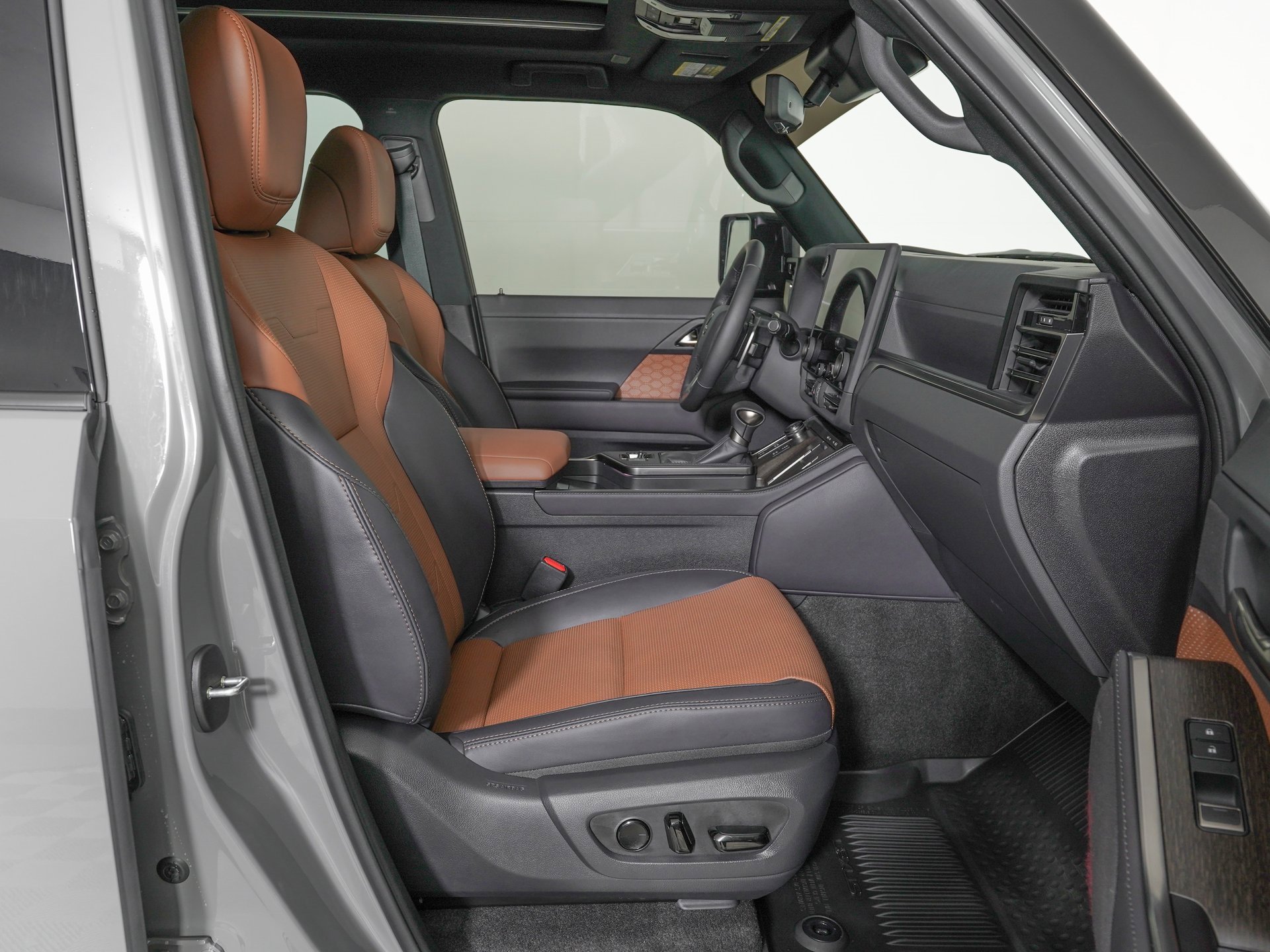 Used 2025 Lexus GX 550 image 10