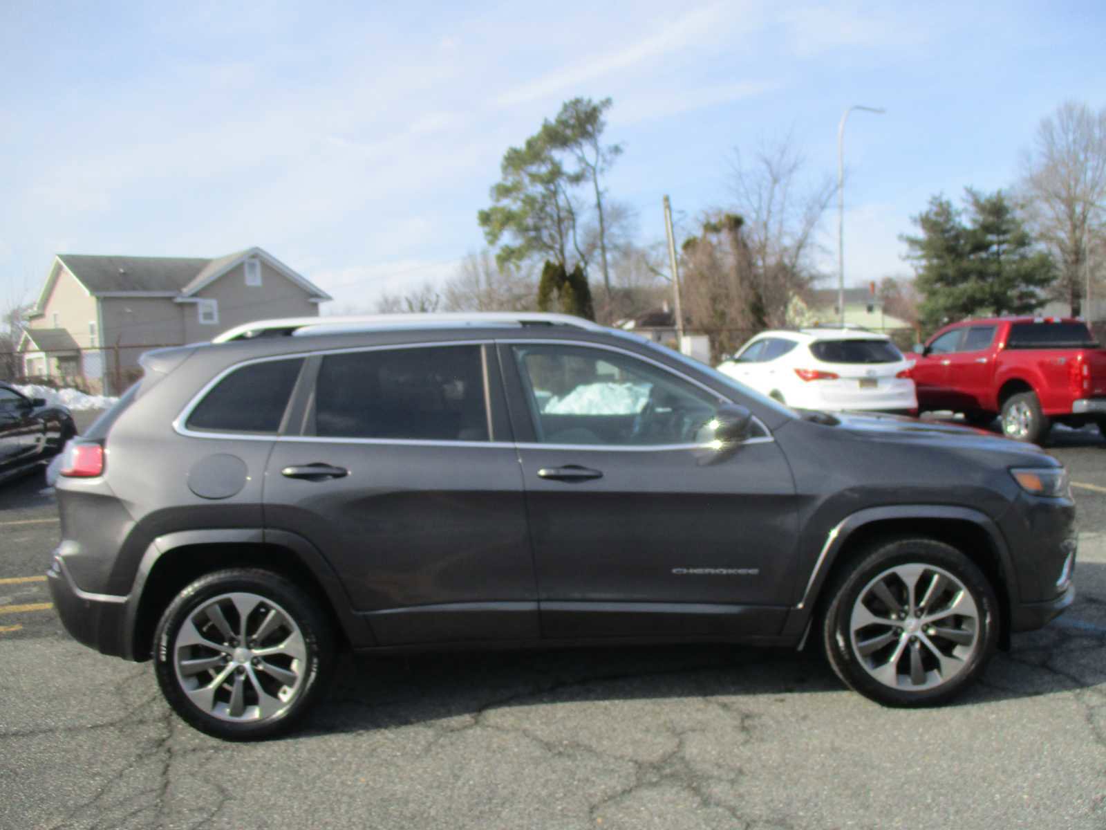 Used 2019 Jeep Cherokee Overland w/ Technology Group image 7