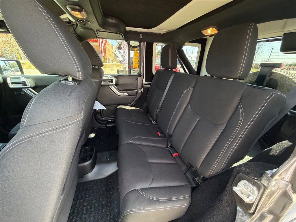 Used 2016 Jeep Wrangler Unlimited Sahara image 12