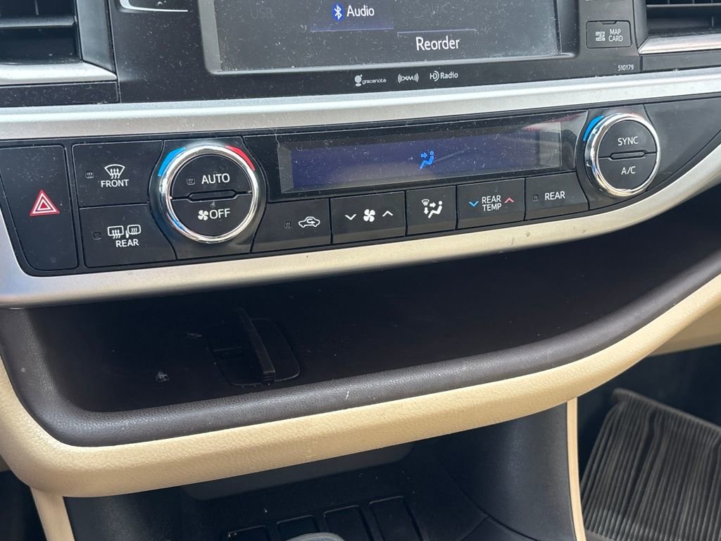 Used 2018 Toyota Highlander XLE image 12