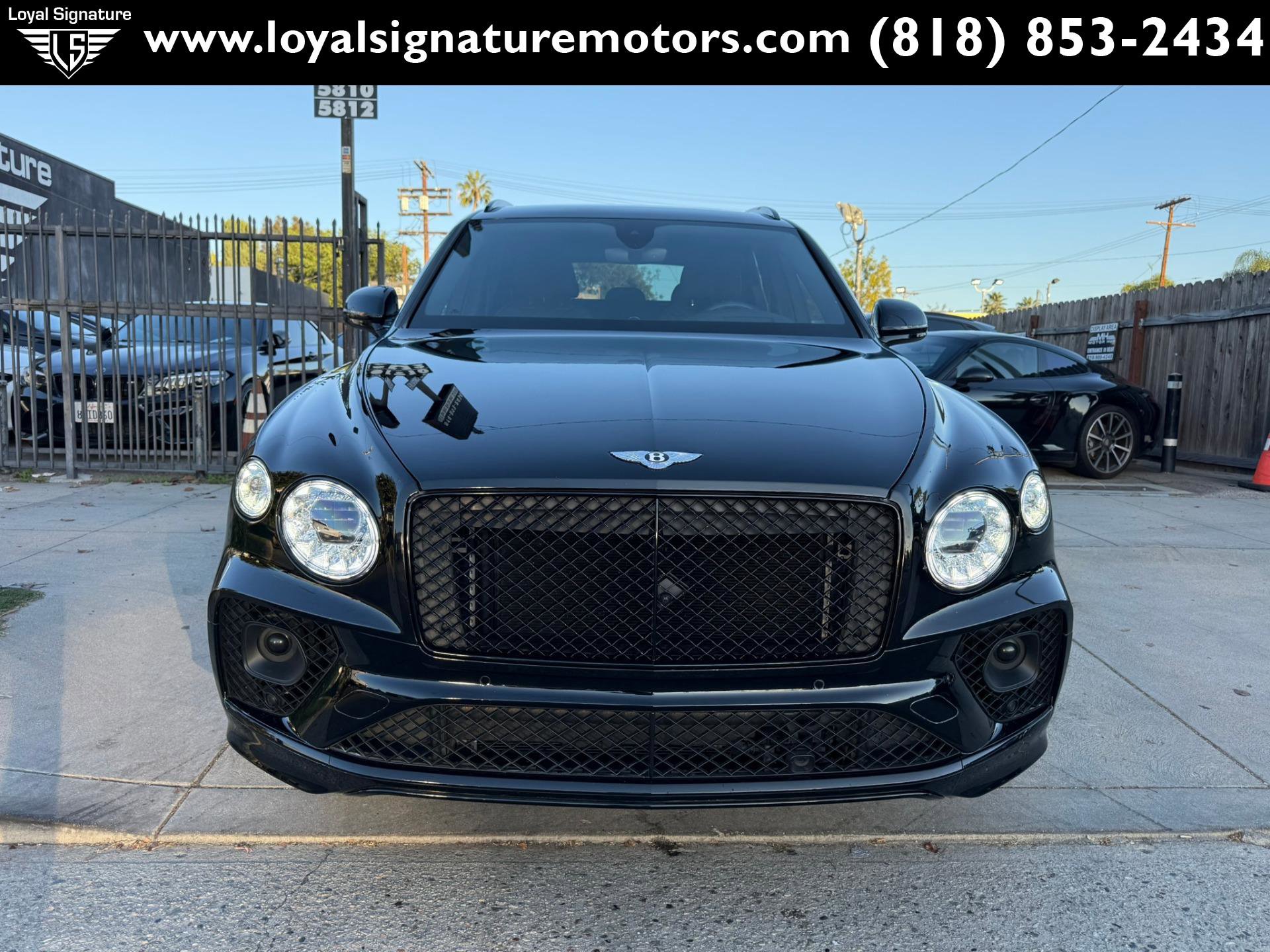 Used 2021 Bentley Bentayga image 2