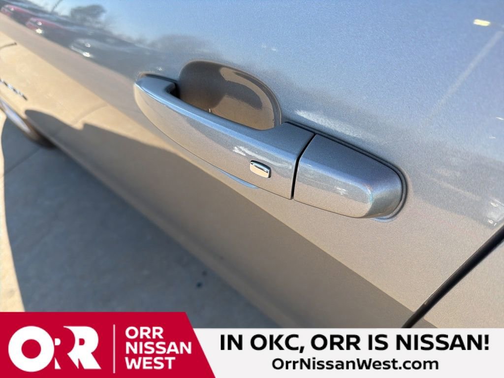 Used 2025 Chevrolet Malibu LT FWD image 12