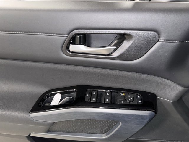 New 2025 Nissan Pathfinder SL image 24