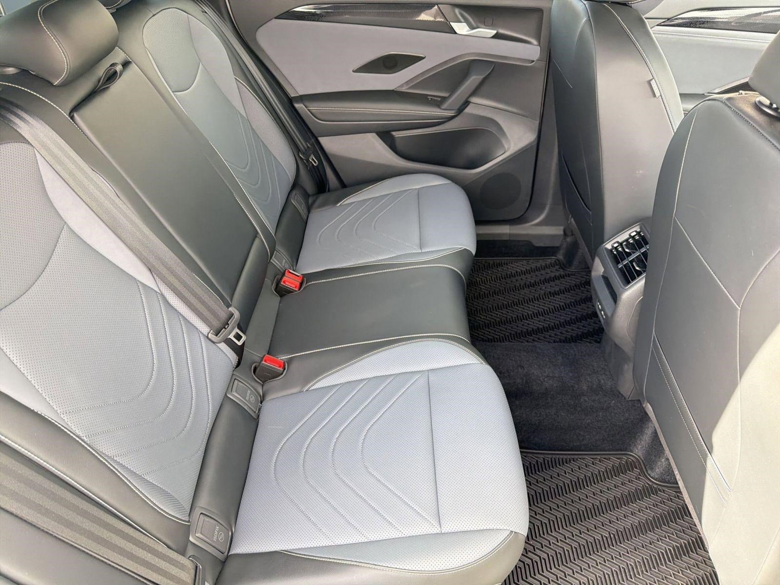 Used 2025 Volkswagen Tiguan SE R-Line image 29