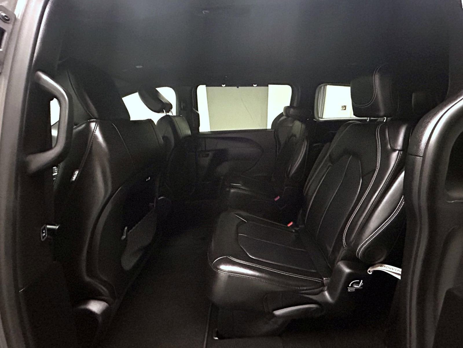 Used 2025 Chrysler Pacifica Select image 19