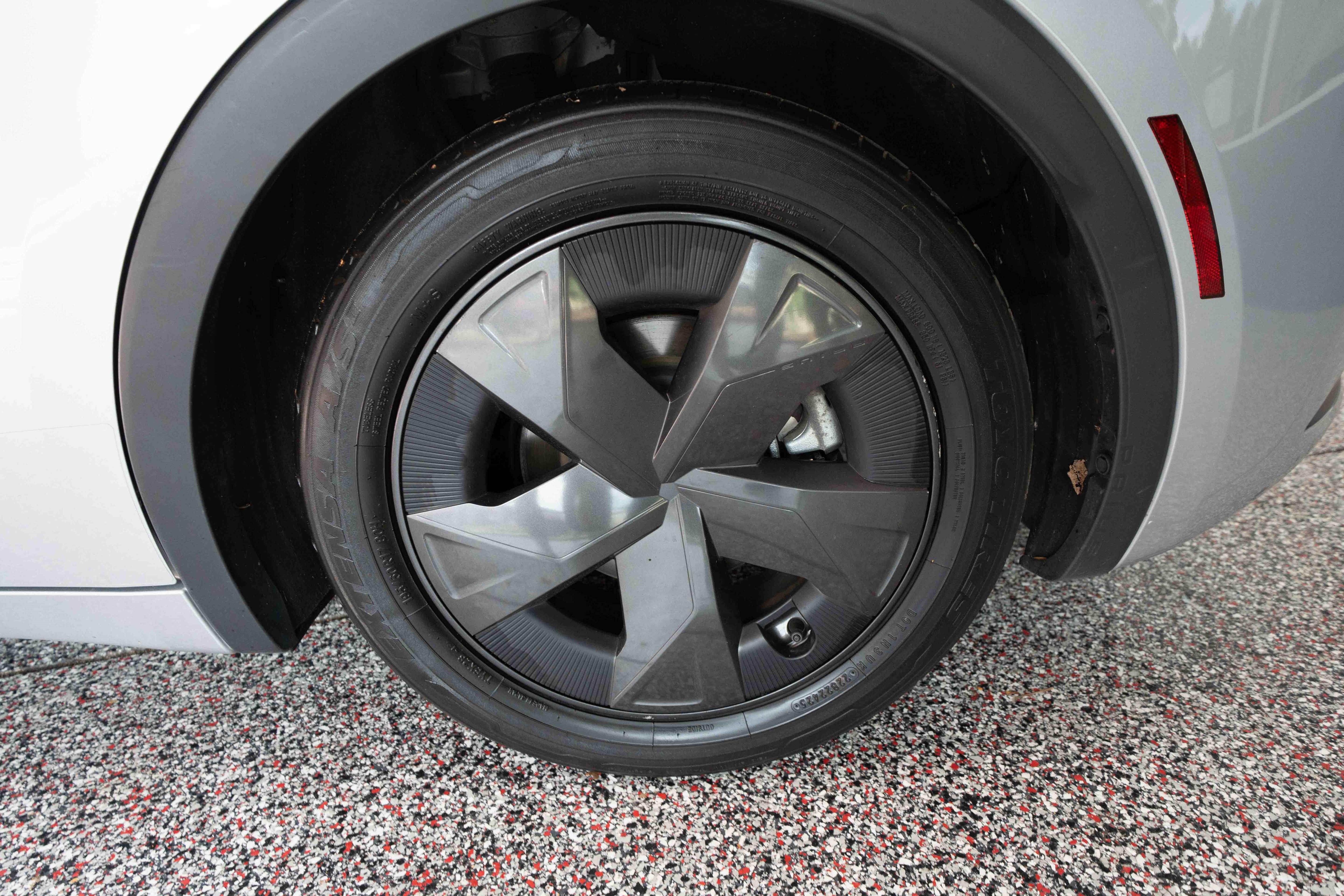 Used 2025 Toyota Prius LE FWD image 28