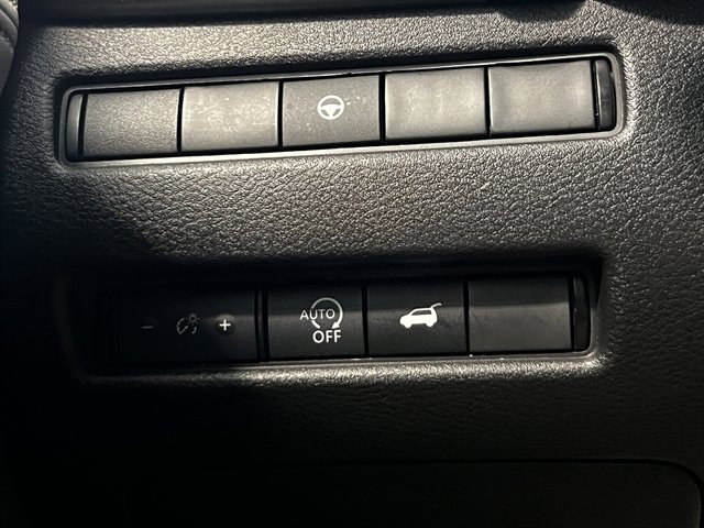 Used 2024 Nissan Rogue SV image 36
