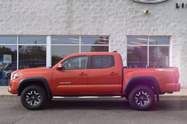 Used 2018 Toyota Tacoma TRD Off-Road w/ Technology Package AWD/4WD image 2