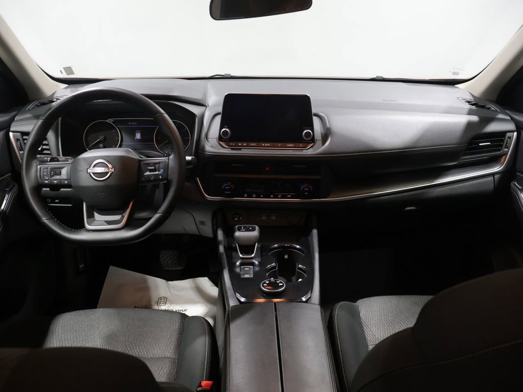 Used 2025 Nissan Rogue SV AWD/4WD image 17