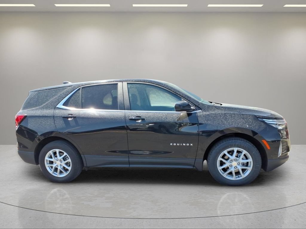 Used 2024 Chevrolet Equinox LT AWD/4WD image 2