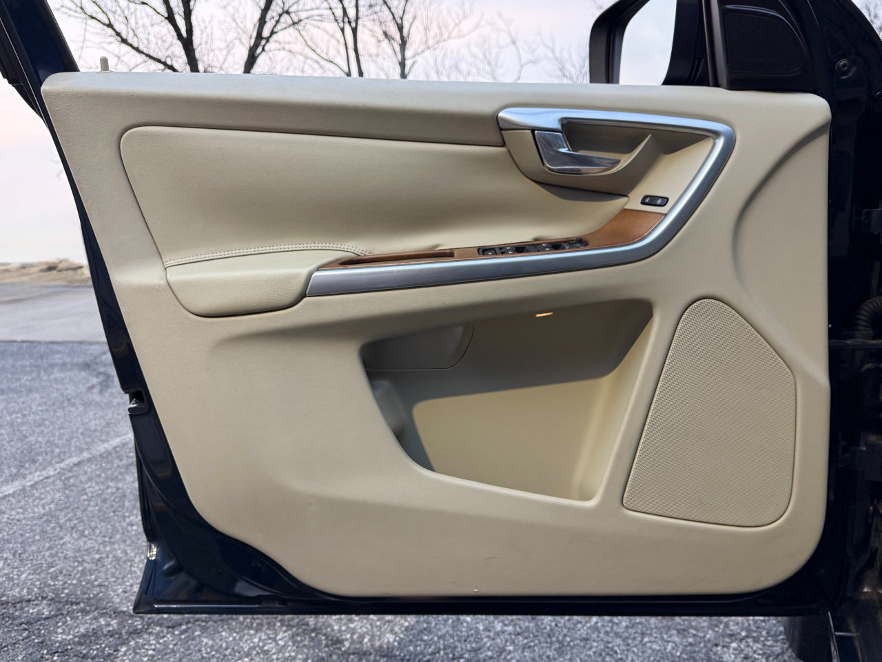 Used 2015 Volvo XC60 T5 Platinum image 14