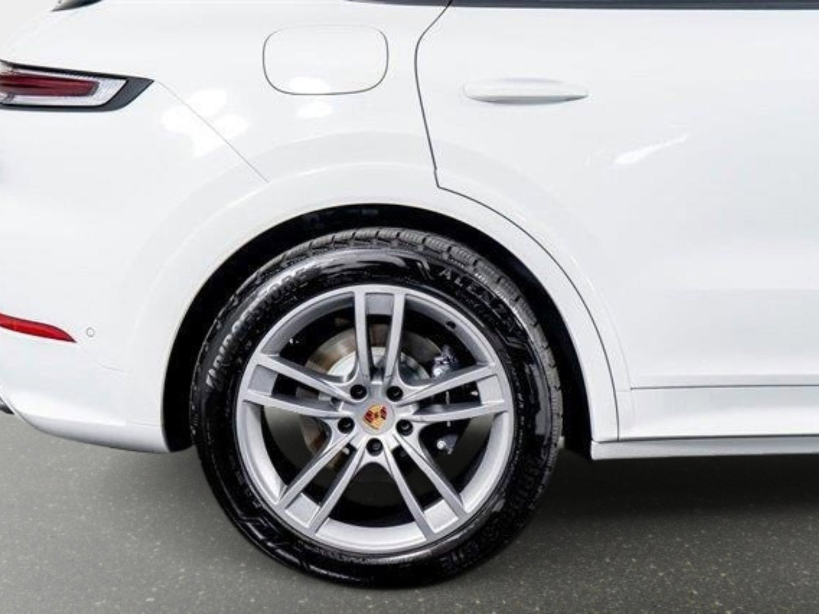 Used 2025 Porsche Cayenne image 13