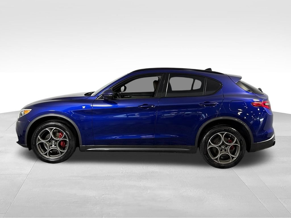 Used 2023 Alfa Romeo Stelvio Ti AWD/4WD image 9