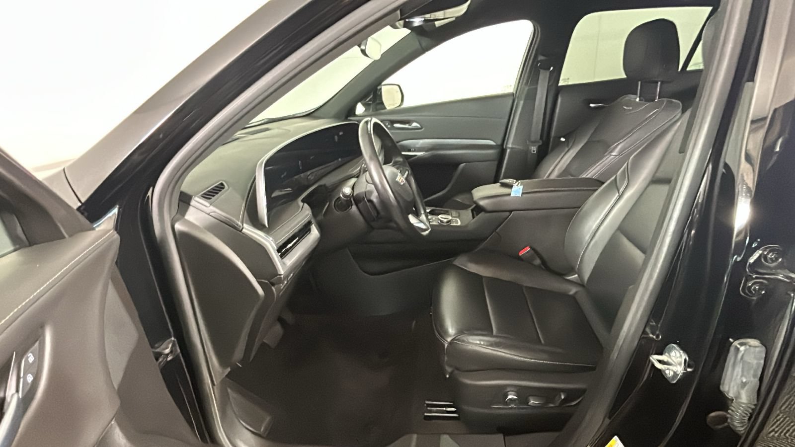 Used 2024 Cadillac XT4 Premium Luxury AWD/4WD image 14