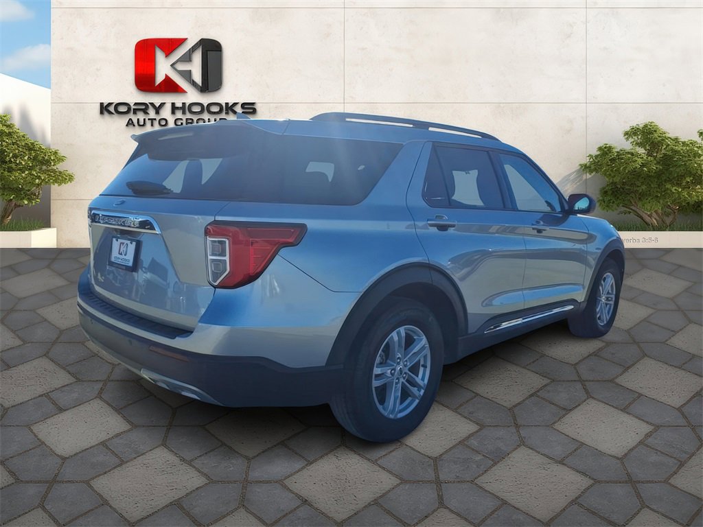 Used 2024 Ford Explorer XLT w/ Equipment Group 202A image 4