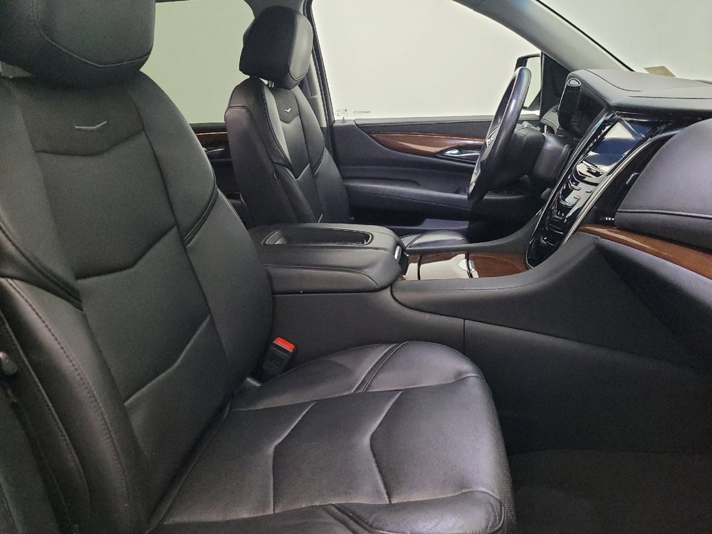 Used 2019 Cadillac Escalade Luxury w/ Escalade Sport Edition image 21