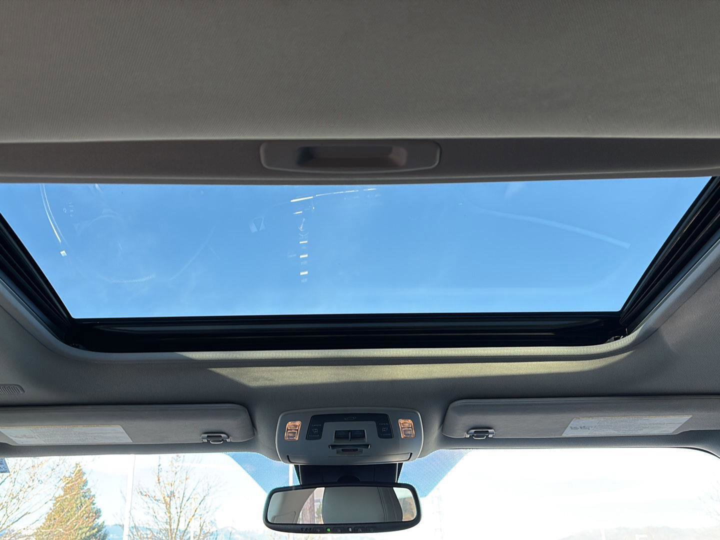 Used 2023 Toyota Sienna XLE image 24