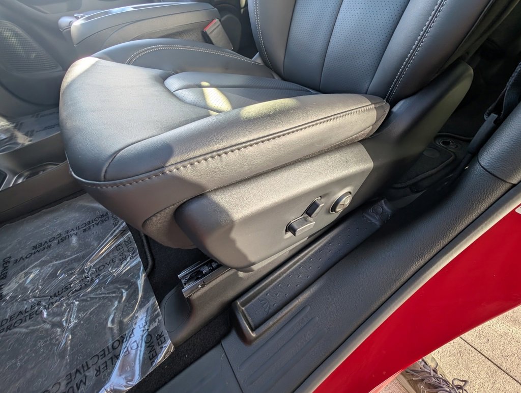 New 2026 Chrysler Pacifica Select image 14