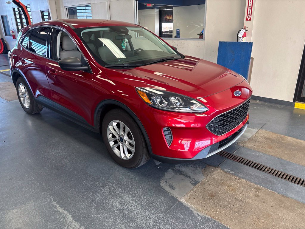 Used 2022 Ford Escape SE w/ Cold Weather Package FWD image 1