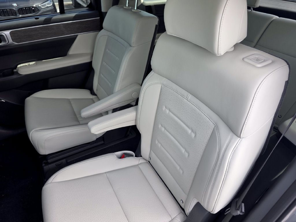 Used 2025 Hyundai Santa Fe Calligraphy AWD/4WD image 13
