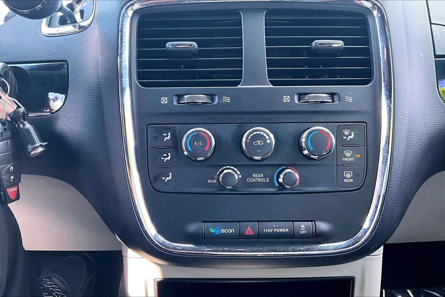 Used 2016 Dodge Grand Caravan SE FWD image 34