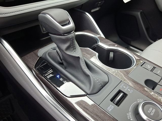New 2025 Toyota Highlander Platinum image 15
