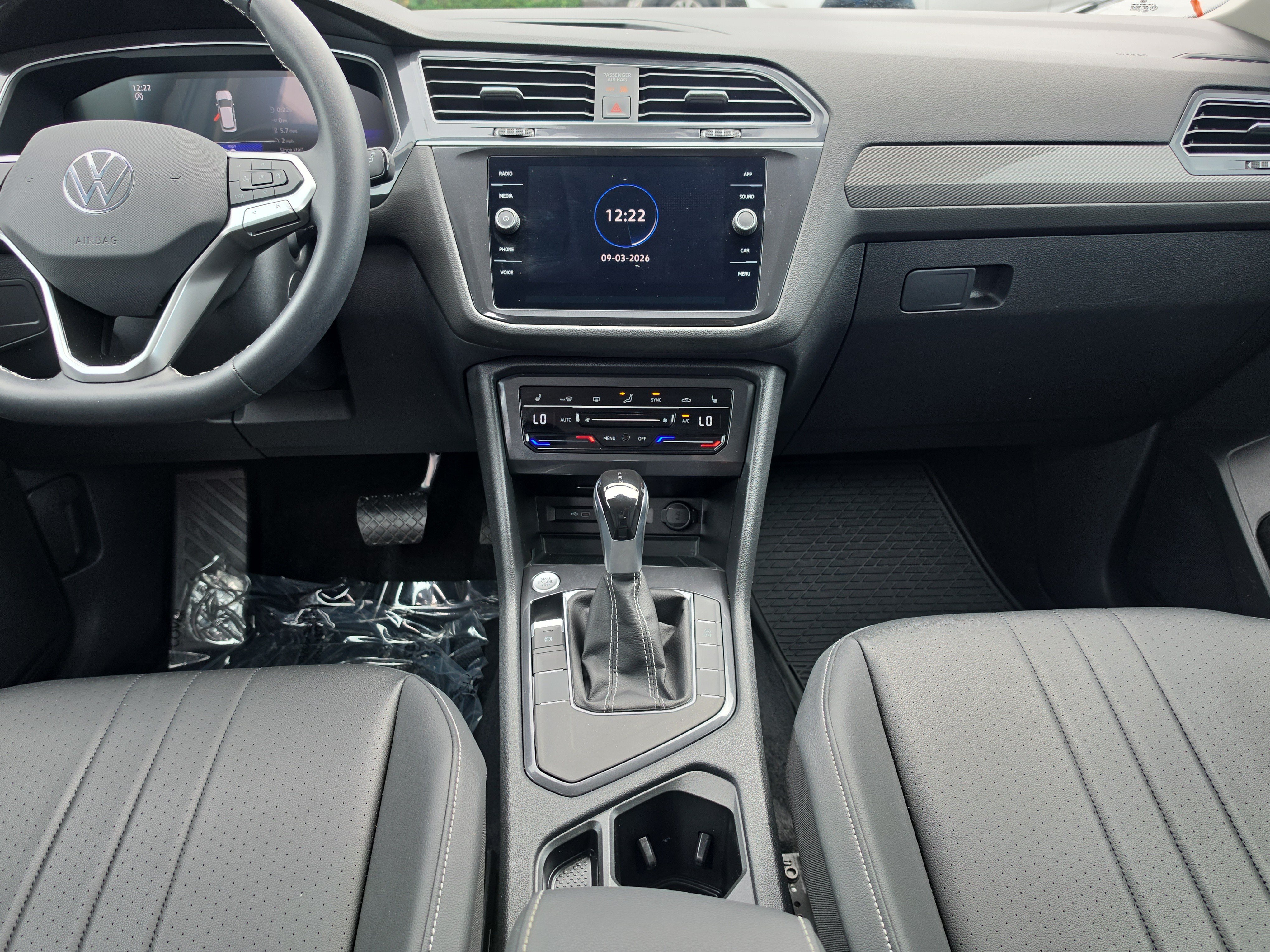 Used 2024 Volkswagen Tiguan SE FWD image 15