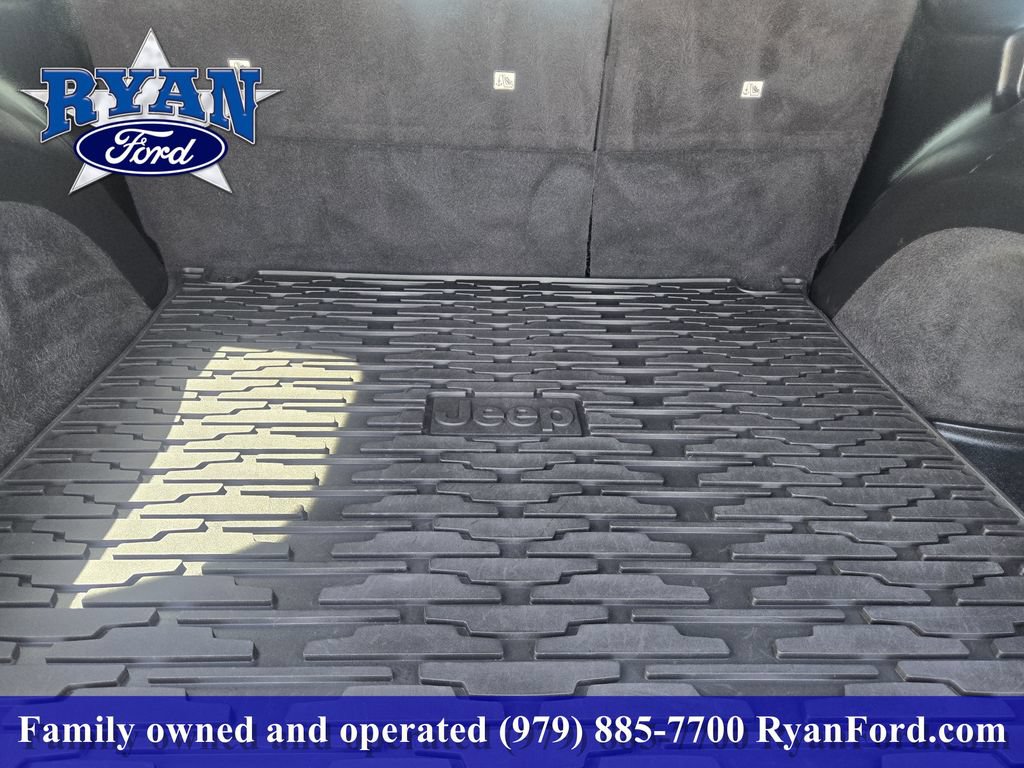 Used 2020 Jeep Grand Cherokee Altitude RWD image 22