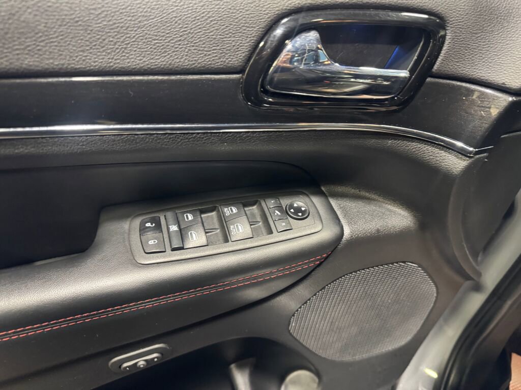 Used 2021 Jeep Grand Cherokee Trailhawk w/ Trailhawk Luxury Group image 10