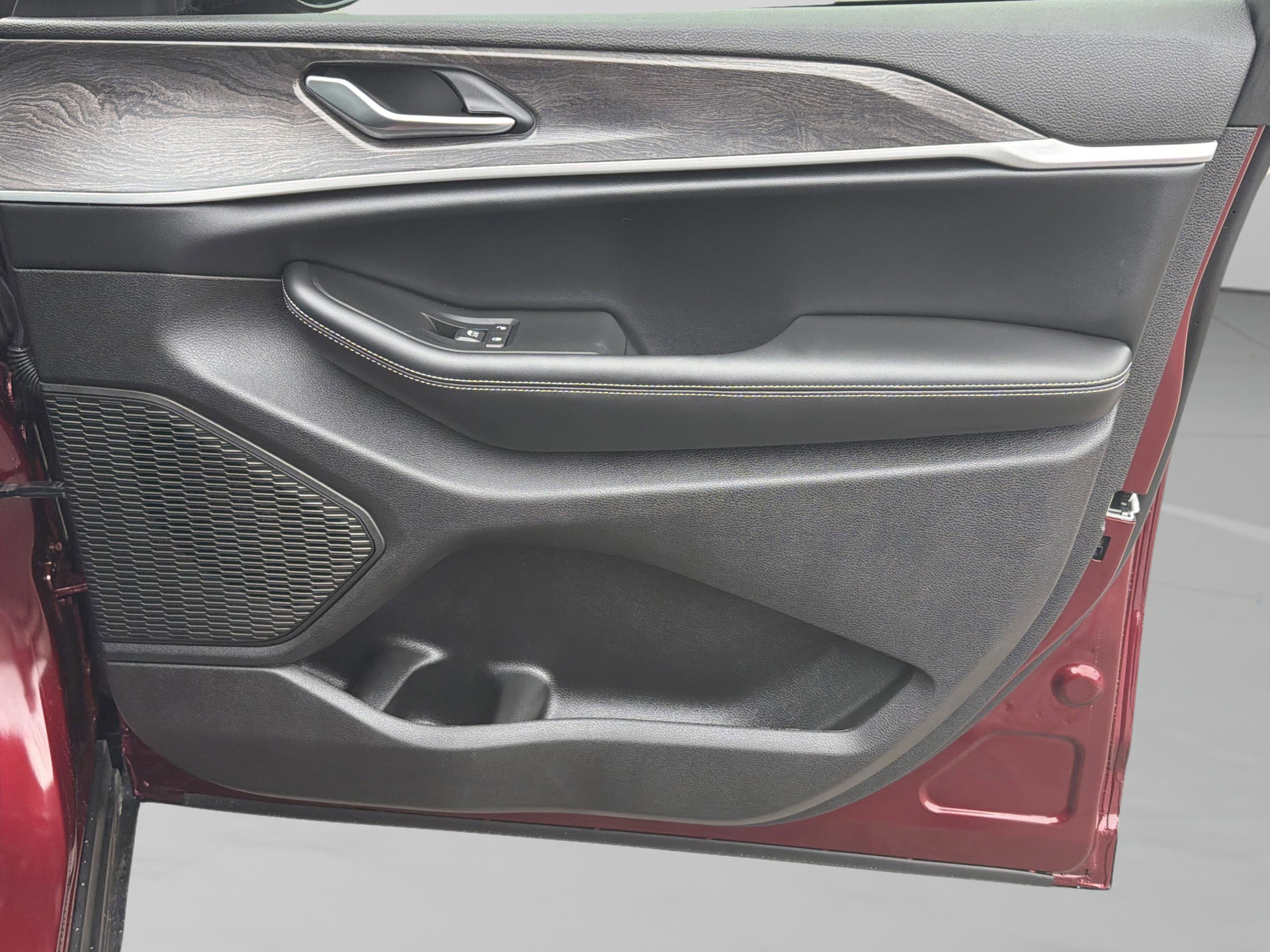 Used 2025 Jeep Grand Cherokee Limited w/ Trailer Tow Package image 37