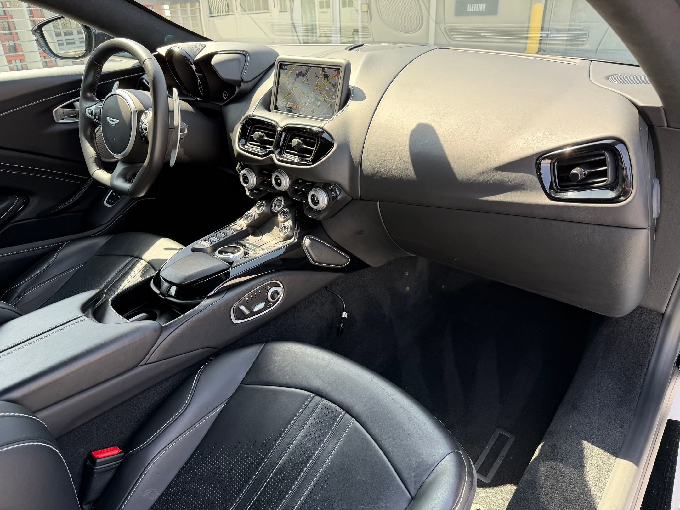 Used 2020 Aston Martin V8 Vantage Coupe image 15