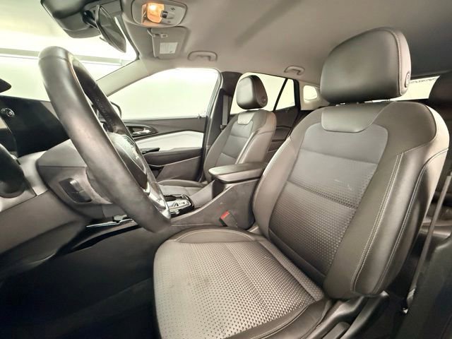Used 2025 Chevrolet Trax LT w/ Driver Confidence Package FWD image 13