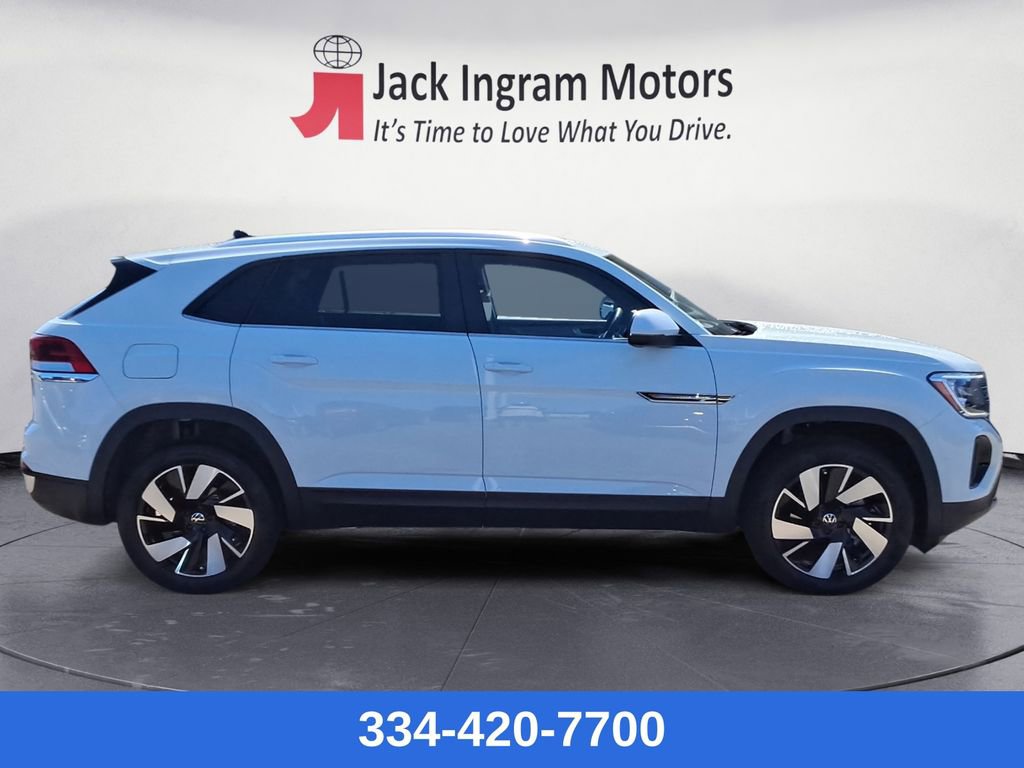 Used 2025 Volkswagen Atlas Cross Sport SE image 6