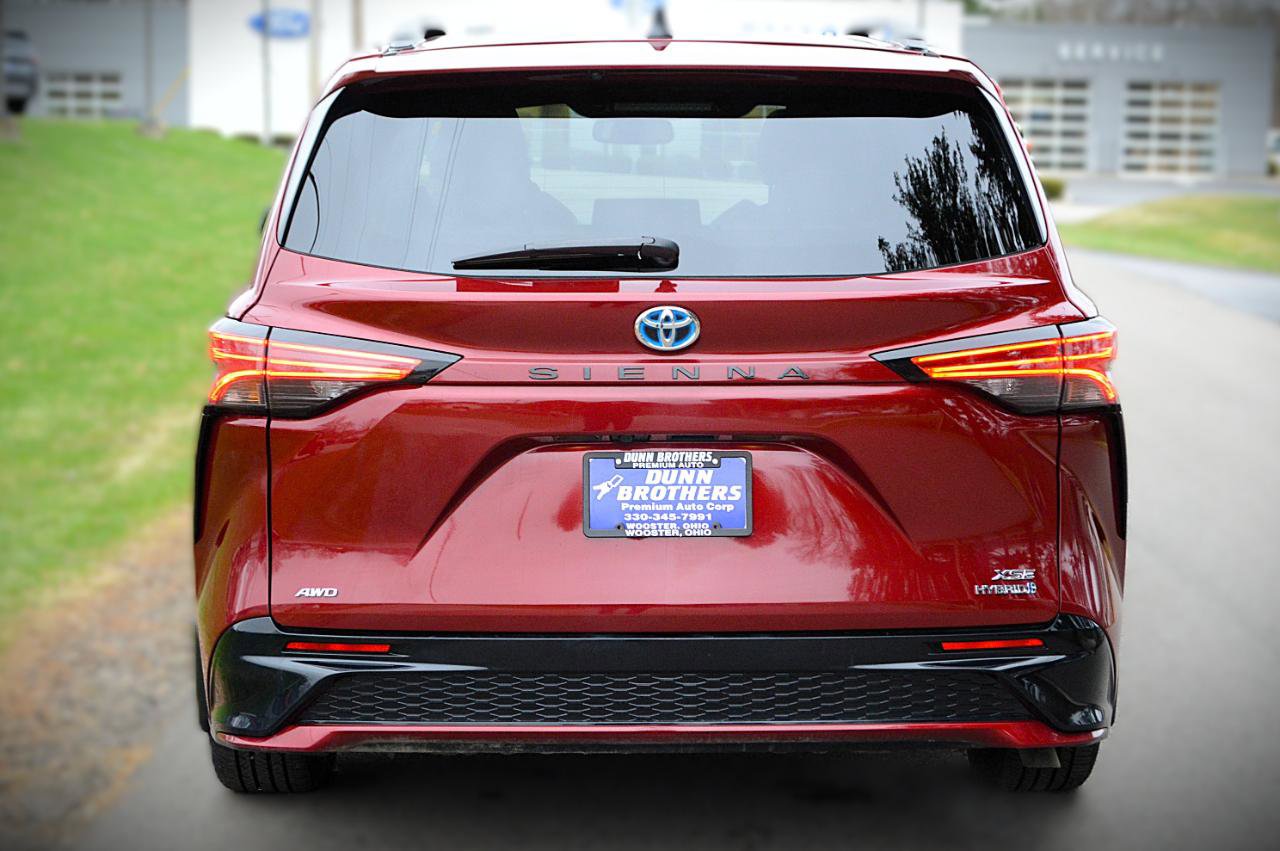 Used 2024 Toyota Sienna XSE AWD/4WD image 6