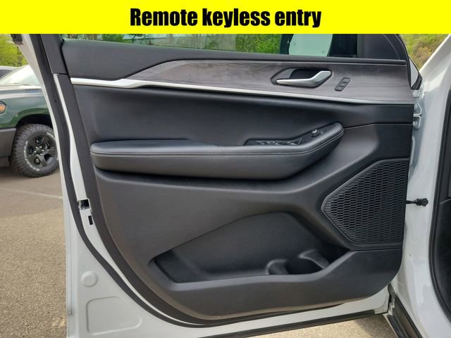 Used 2023 Jeep Grand Cherokee Limited AWD/4WD image 20