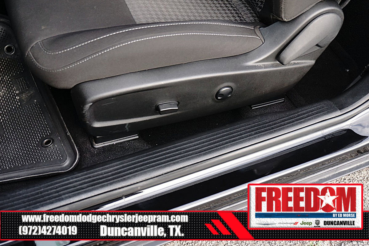 Used 2023 Dodge Challenger R/T w/ Blacktop Package image 34