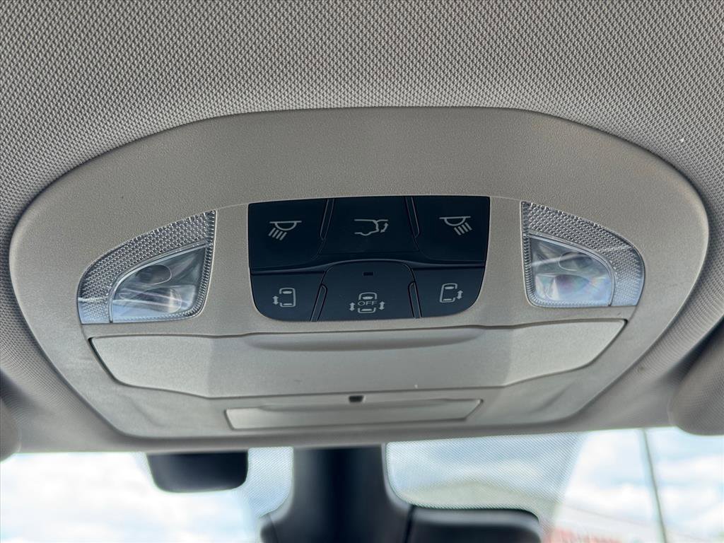 Used 2022 Chrysler Pacifica Touring-L FWD image 19