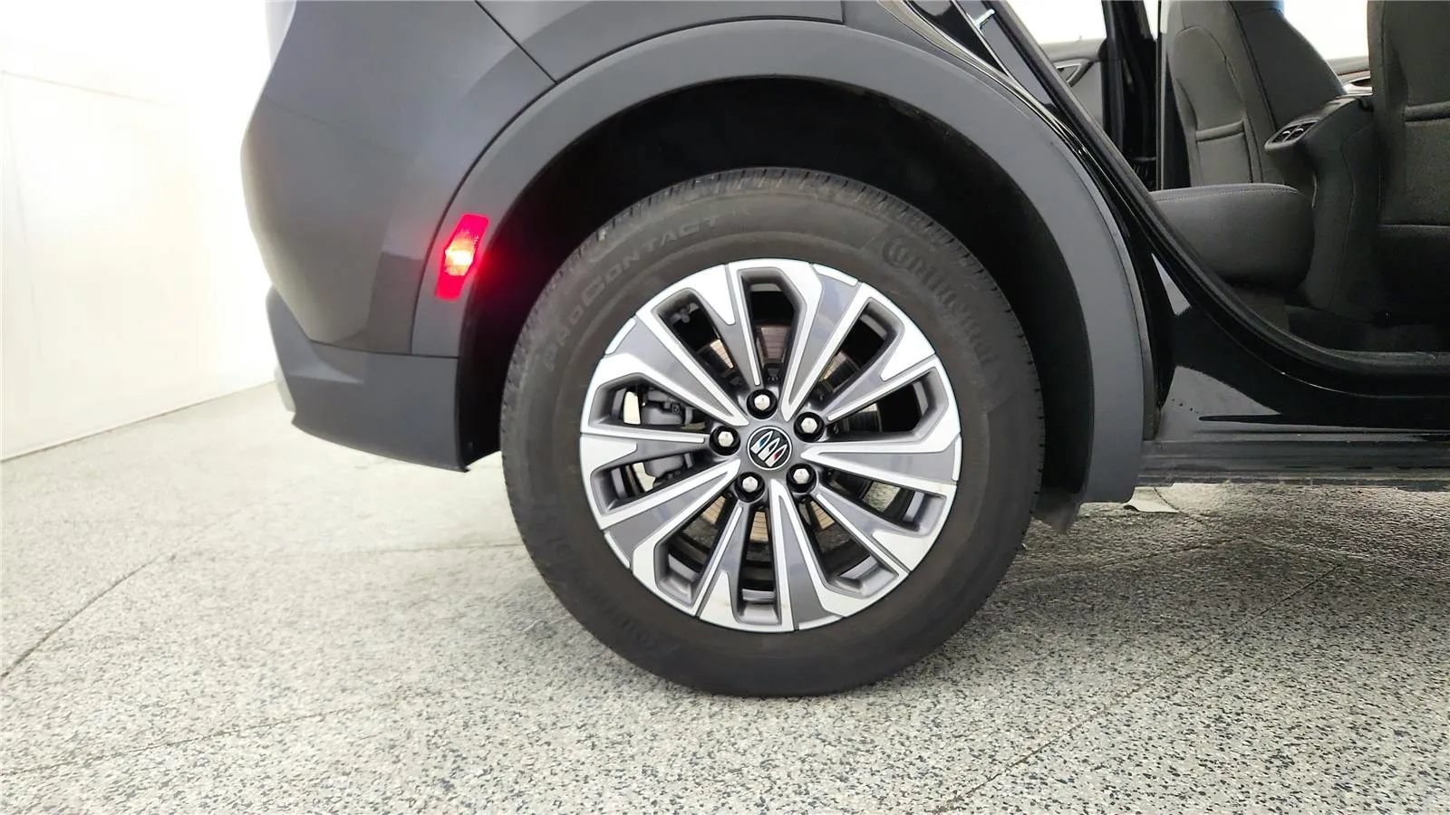 Used 2024 Buick Envision Preferred AWD/4WD image 33