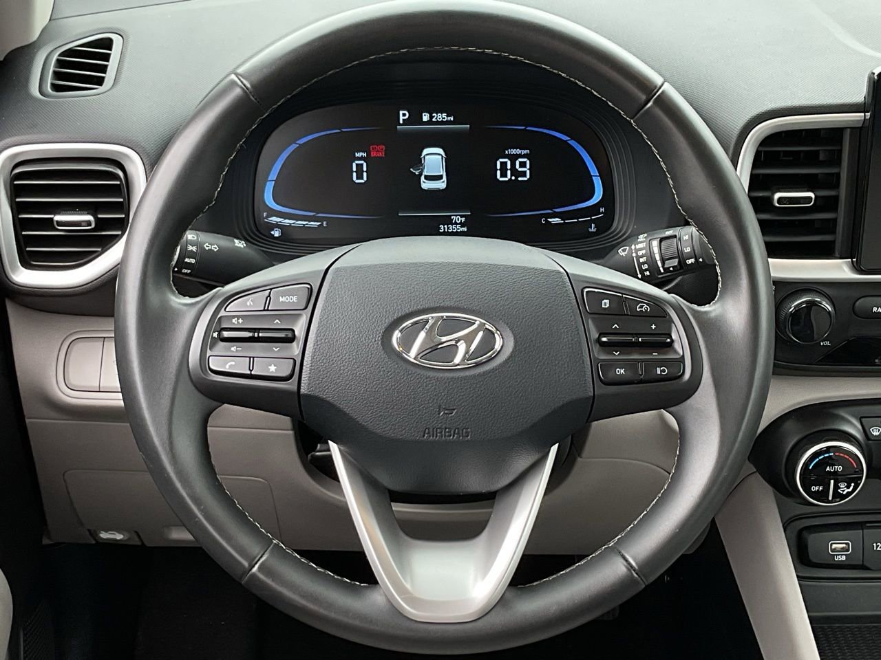 Used 2025 Hyundai Venue SEL FWD image 23