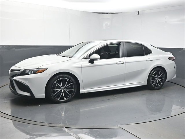 Used 2024 Toyota Camry SE image 5