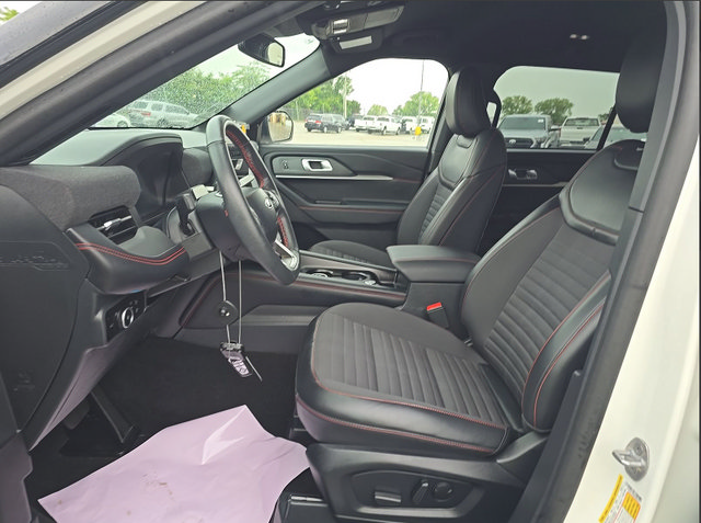 Used 2025 Ford Explorer ST-Line w/ Premium Package RWD image 6
