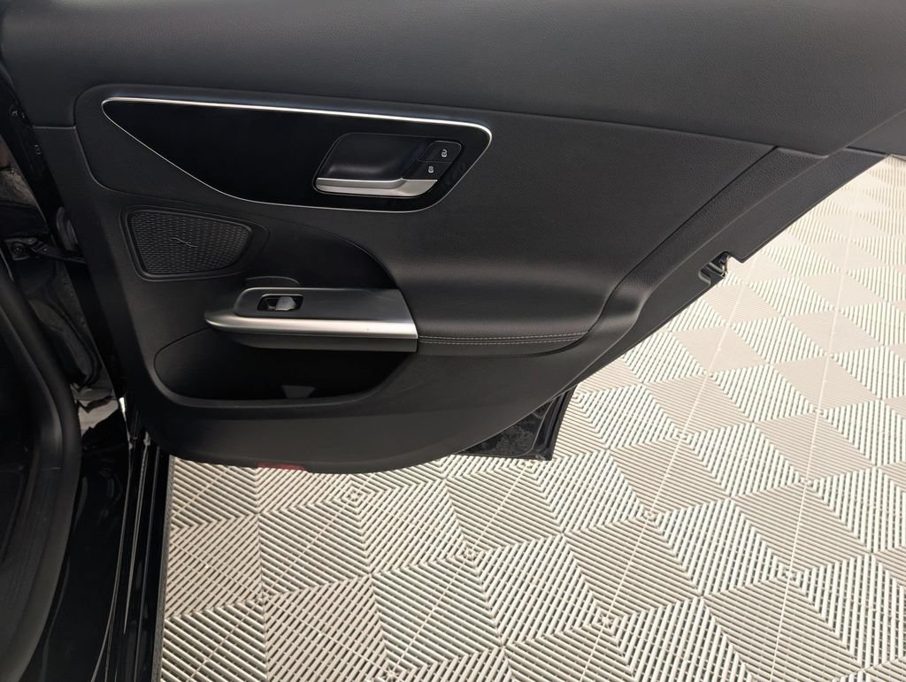 Used 2024 Mercedes-Benz C 300 Sedan image 31