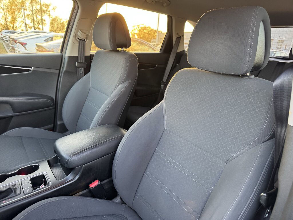 Used 2016 Kia Sorento LX w/ LX Convenience Package image 21