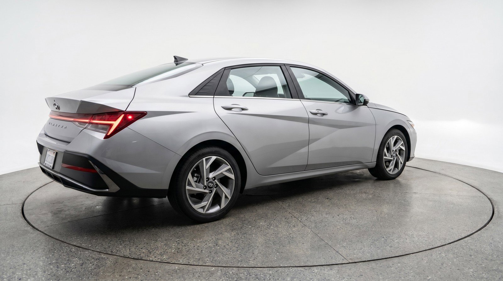 Used 2025 Hyundai Elantra SEL FWD image 9